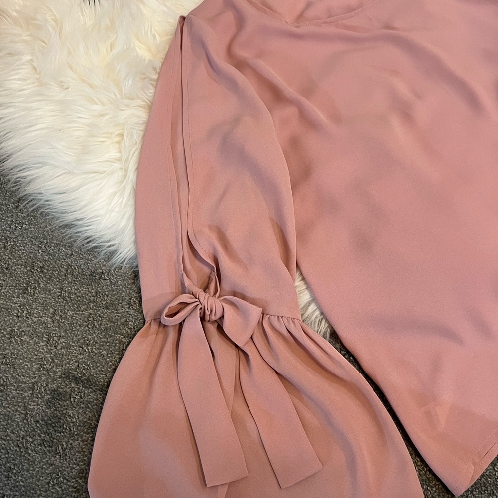 Loft split sleeve blouse with ruffle and bow at sleeve cuff. Size small